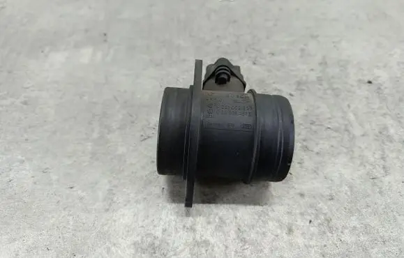 Volkswagen PASSAT B6 Mass air flow meter 038906461B