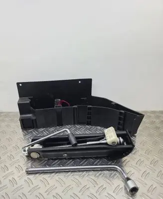Mercedes-Benz E W211 Tool set 2118900614