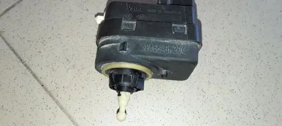 Renault Laguna I Headlight level adjustment motor 