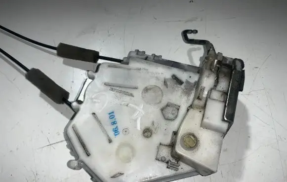 Honda FR-V Rear door lock