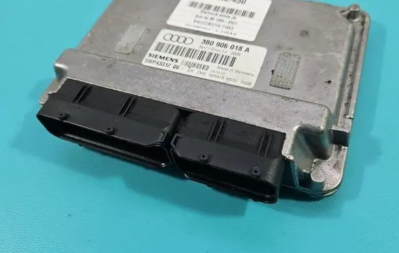 Audi A4 S4 B5 8D Engine control unit/module ECU 3B0906018A IMPRK1412450