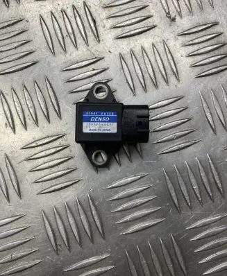 Mercedes-Benz X-class W470 Airbag deployment crash/impact sensor 1049910731 31955EU50B