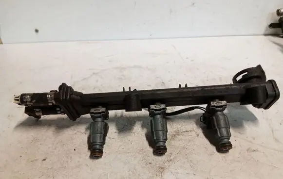 Smart ForTwo I Fuel injector supply line/pipe 0003099v004