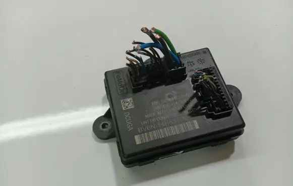 Ford Focus Door control unit/module BV6N14B531AF
