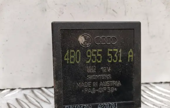Volkswagen PASSAT B5.5 Window wiper relay 4B0955531A