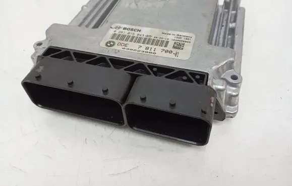 BMW 5 E60 E61 Engine control unit/module 7811700 0281015043 030223080