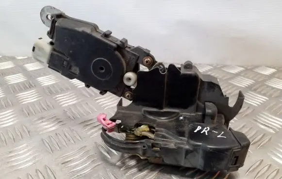 Subaru Legacy Front door lock