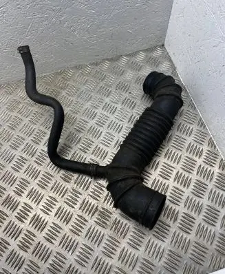 Mitsubishi Pajero Air intake hose/pipe ME200338