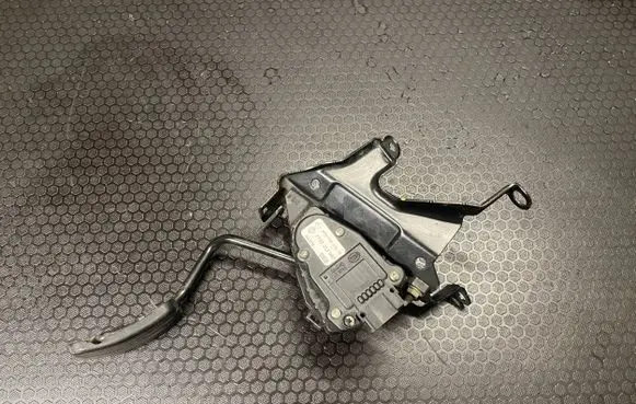 Opel Vivaro Accelerator throttle pedal 6PV00811914 7700313060