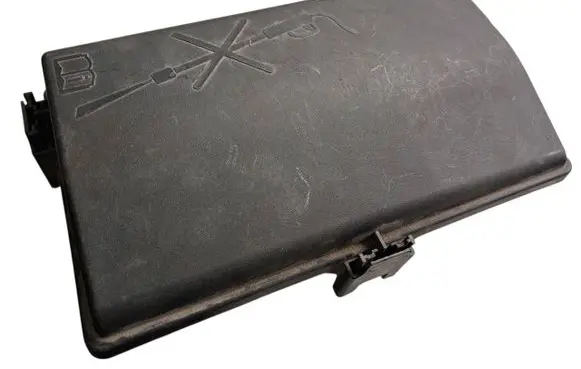 Opel Insignia A Fuse box cover 13222784
