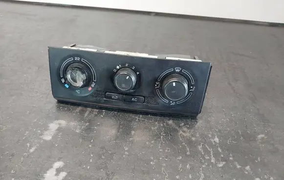 Skoda Fabia Mk2 (5J) Climate control/heater control trim 5J0820045