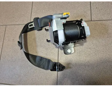 KIA Xceed Rear seatbelt 89820J7400