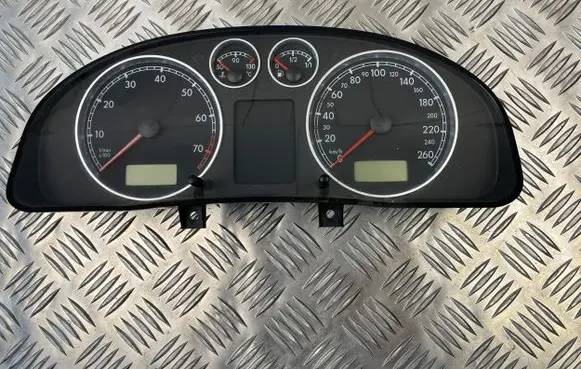 Volkswagen PASSAT B5.5 Speedometer (instrument cluster) 3B0920805