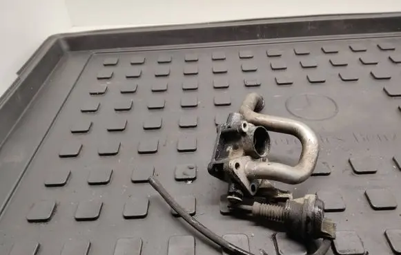 Mercedes-Benz GLK (X204) EGR valve line/pipe/hose A6421401608