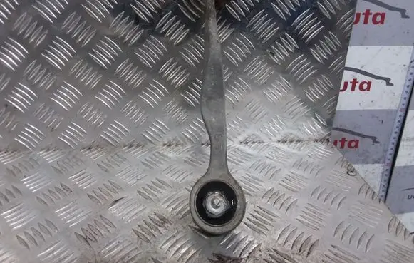 Volkswagen PASSAT B5 Front lower control arm/wishbone