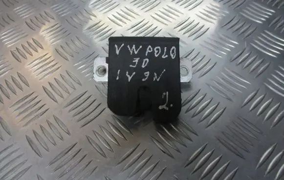 Volkswagen Polo IV 9N3 Tailgate lock latch 