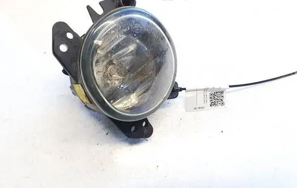 Mercedes-Benz C AMG W204 Front fog light A2518200756 0305076061