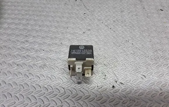 Volkswagen PASSAT B5.5 Other relay 141951253B