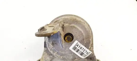 Opel Zafira B Engine mount bracket V05630