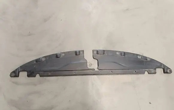 Chrysler Pacifica Engine bonnet/hood lock trim molding 68227299AA