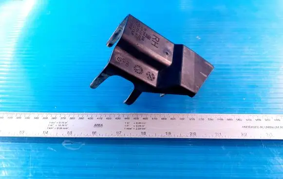 Opel Corsa D Front bumper mounting bracket 13286038 475498858