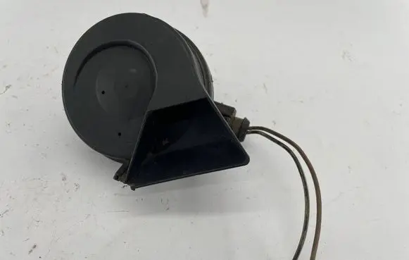 Audi A4 S4 B7 8E 8H Horn signal 8E0951221C 8E0951221D 4D0971992