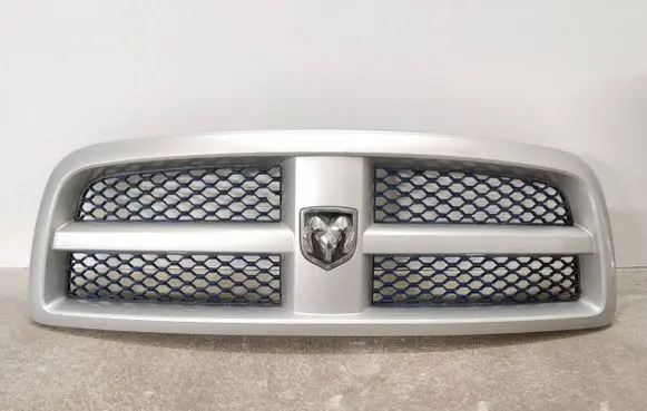 Dodge RAM 2500 DR Front bumper upper radiator grill 55277441AB