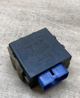 Toyota Yaris Day light relay 8264212050 0617004240