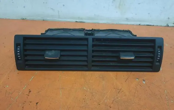 Audi A4 S4 B7 8E 8H Dash center air vent grill 36113010