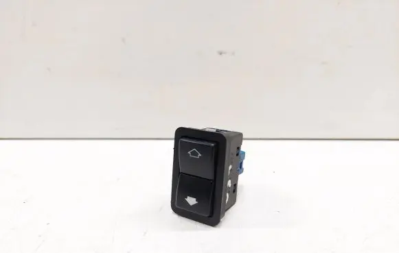 BMW 5 E39 Electric window control switch 8368932