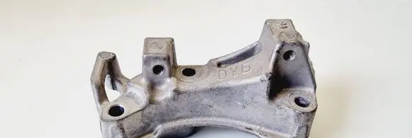Citroen C4 II Engine mounting bracket 9688615780