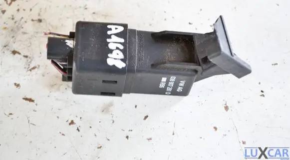 Volkswagen Caddy Glow plug pre-heat relay 038907281D 0281003038