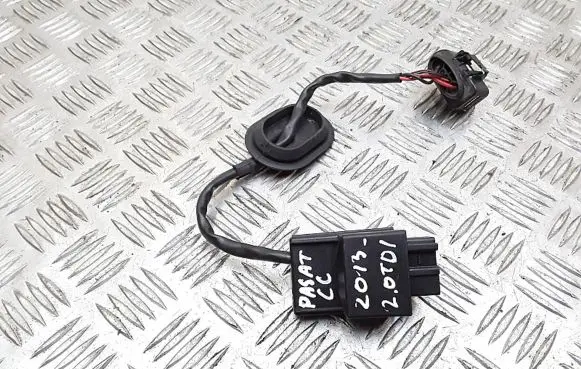 Volkswagen PASSAT CC Fuel pump relay 1K0906093G