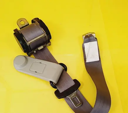 Rear seatbelt