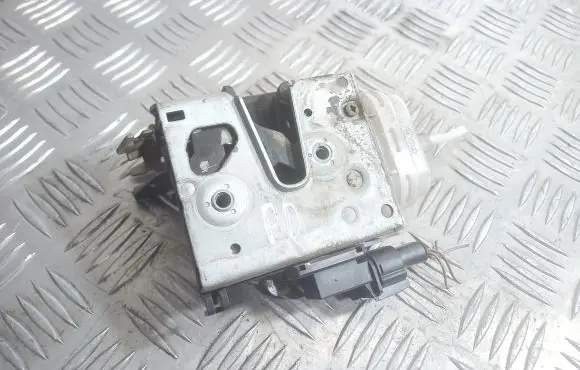 Audi A4 S4 B5 8D Front door lock 8D1837016F
