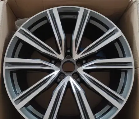 Audi Q8 R21 alloy rim 4M8601025G