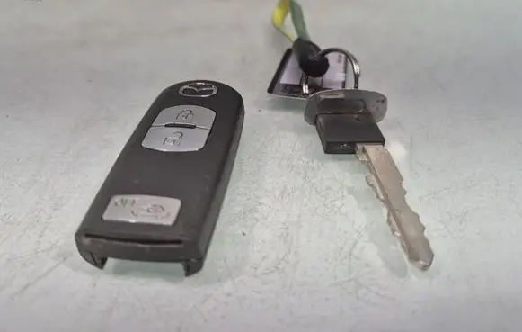 Mazda 3 III Ignition key/card 