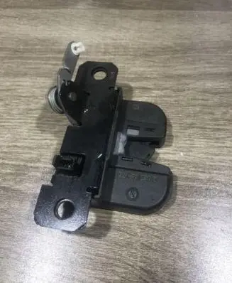 Volkswagen PASSAT B5.5 Tailgate/trunk/boot lock/catch/latch 389827505E