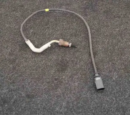 Audi A3 S3 8V Oil temperature sensor 04L906088AR