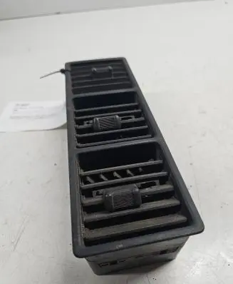 Opel Monterey Dash center air vent grill
