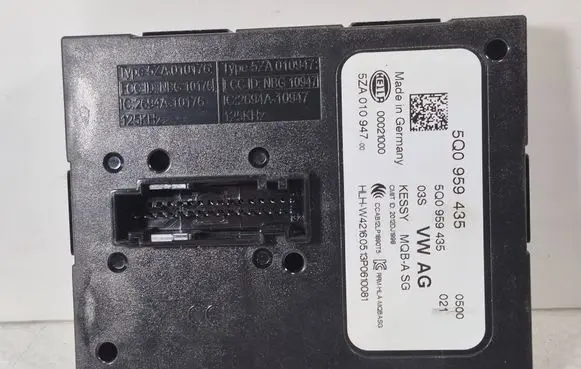 Skoda Octavia Mk3 (5E) Keyless (KESSY) go control unit/module 5Q0959435 5ZA01094700