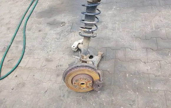 Seat Leon (1P) Front wheel hub spindle knuckle