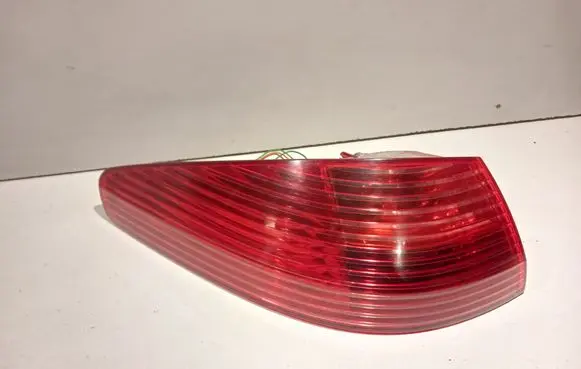 Peugeot 607 Rear/tail lights 2543