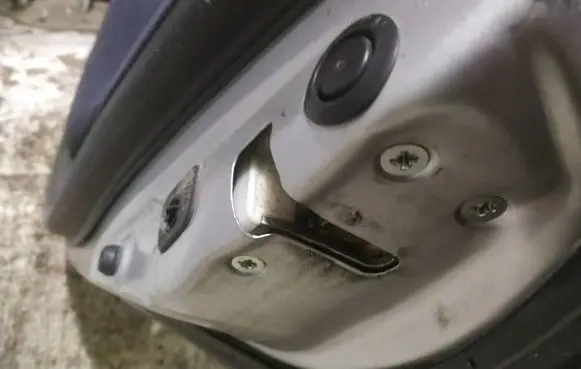 Honda FR-V Rear door lock 