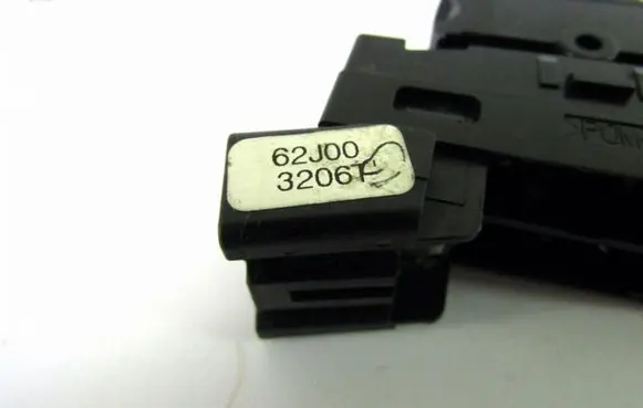 Suzuki Grand Vitara II Electric window control switch 62J003206T