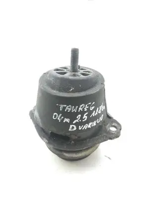 Volkswagen Touareg I Engine mount bracket 7L6199131C