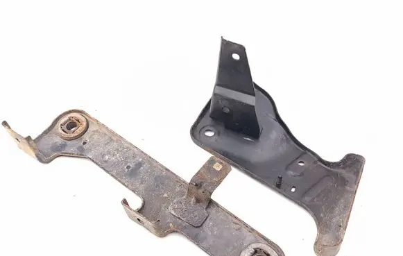 Maserati Ghibli Intercooler pipe mounting bracket 