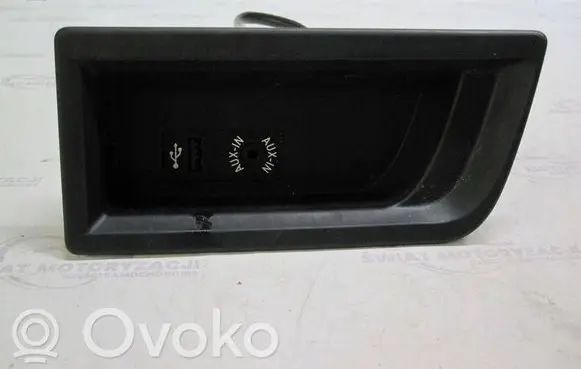 BMW 3 F30 F35 F31 USB socket connector 4207358 105026813 58450710