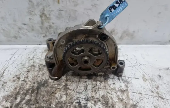 Volkswagen Golf VI Oil pump 03F115105D