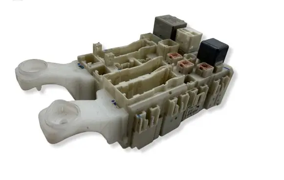 Toyota RAV 4 (XA30) Fuse module 8273042020 9498